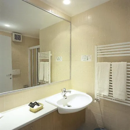 Rosanna 3 Stelle Superior Otel